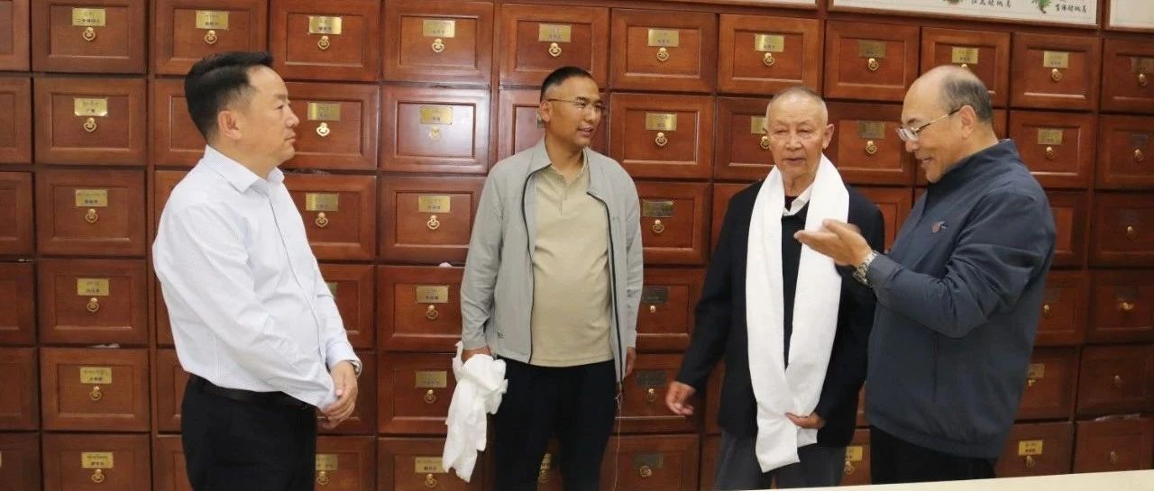 国医大师占堆莅临青海省藏医院调研指导 རྒྱལ་སྨན་ཆེན་མོ་རྒན་དགྲ་འདུལ་ལགས་ཕེབས་པ།